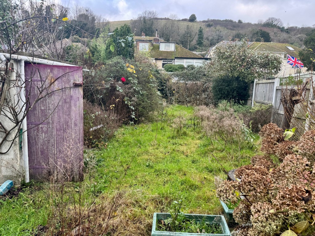 Lot: 150 - THREE-BEDROOM SEMI-DETACHED HOUSE FOR IMPROVEMENT - Rear garden
